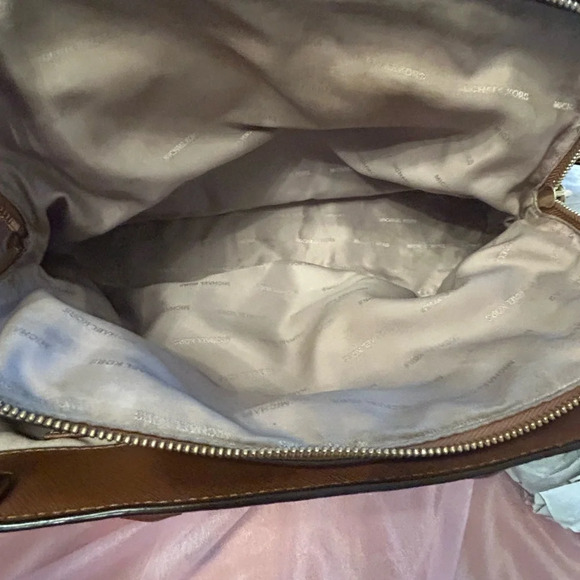 Michael Kors Tan Leather Shoulder Bag - Picture 3 of 11